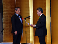 CCCJ Director Nakajima (left) receiving the inventory of donations from President Ikeda