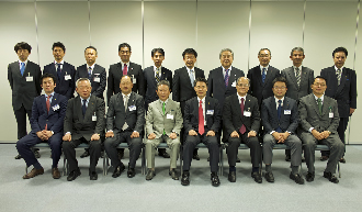 President Ikeda (4th from left, front row), President Chung (4th from right, front row) and other attendees